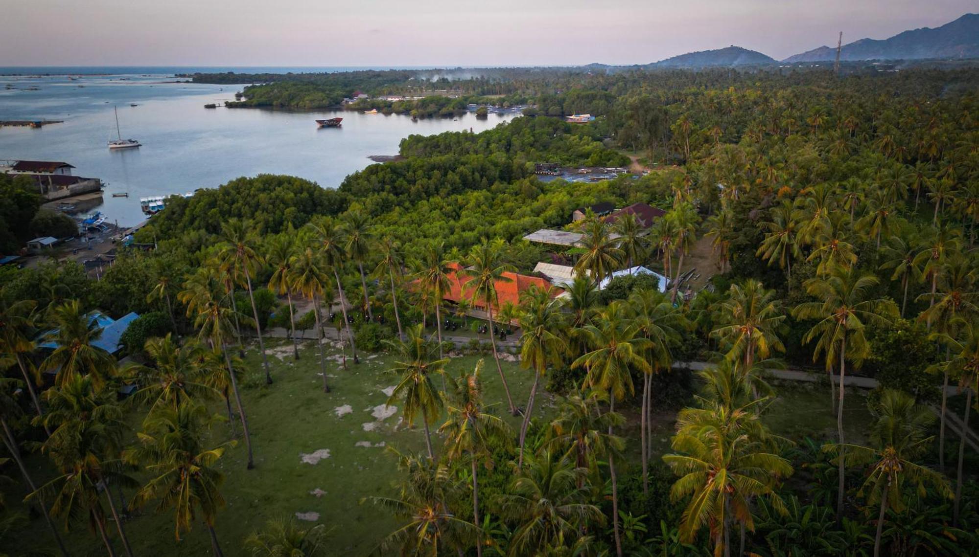 Mangroove Bay Boutique Hostel Banyuwedang Екстериор снимка